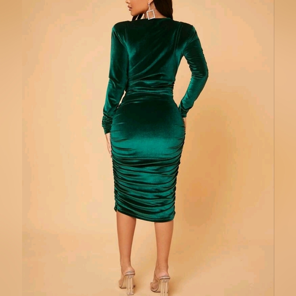 New Chic Stretch Deep Plunge Velvet Midi Dress Green - Picture 6 of 9